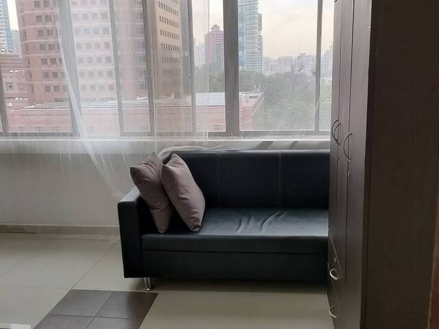 $750/pax shared room (Lucky Plaza Apartment) next to Orchard MRT for rent - 1 male