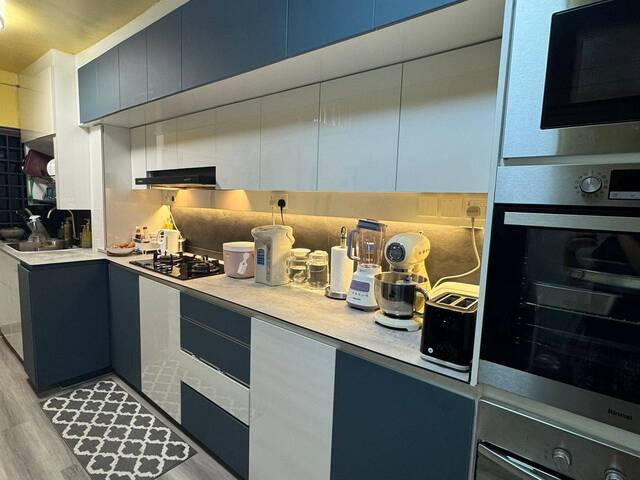 Masterbedroom in Bedok South near market