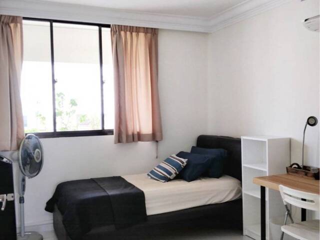 Near Serangoon MRT! Common room at 331 serangoon avenue 3 for rent! Aircon wifi!