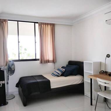 Near Serangoon MRT! Common room at 331 serangoon avenue 3 for rent! Aircon wifi!
