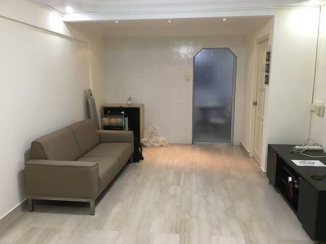 Clementi Ave 3 Blk 434 - Master Bedroom with private bathroom