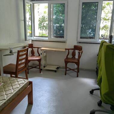 Male sharing room $550 aircon, bathroom, MRT