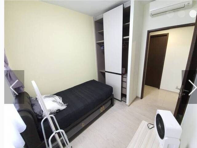 Privacy Room with attached bathroom, GYM, Swimming Pool, Near Mrt and Shopping Mall