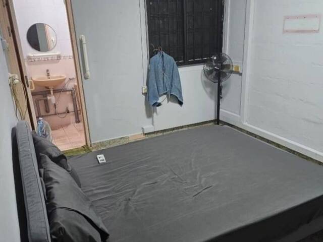 Master bed room Is Available