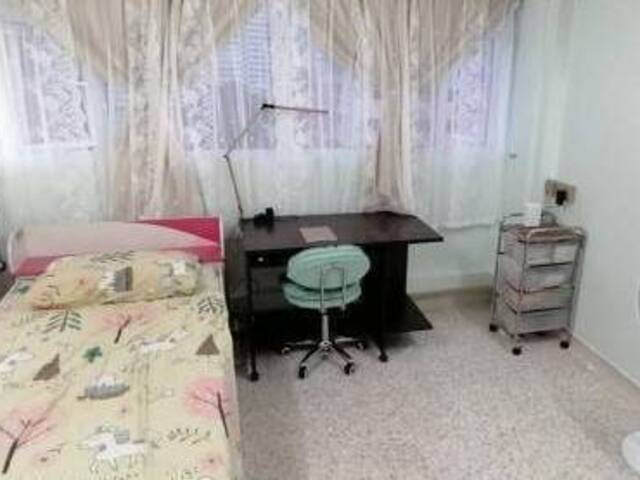 Common room at 337 clementi avenue 2 for rent! Aircon wifi!