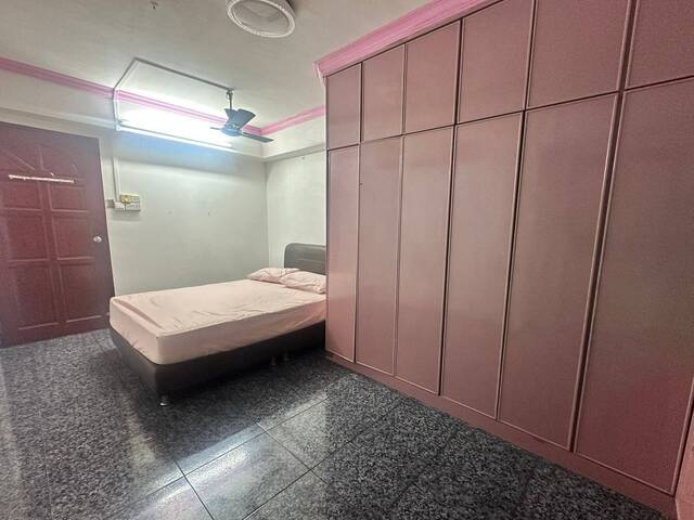 Master bed room available for rent