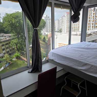 2mins walk to Chinatown MRT, Above Shopping Mall, no owner, can cook, Privacy