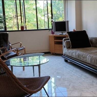 Female environment, Common room, 5mins walk to Houhamg MRT, Shops and more..