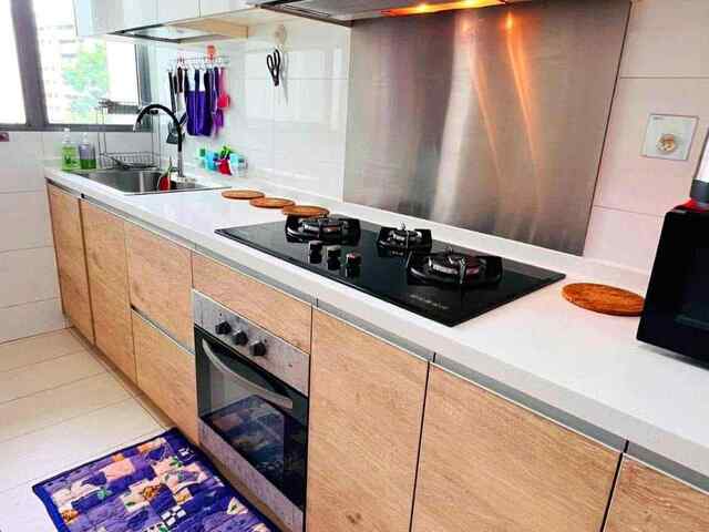 ROOM FOR RENT EIGHT COURTYARDS CONDO