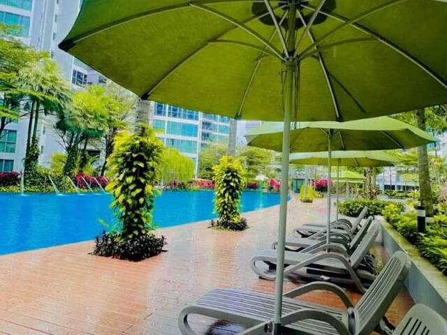 ROOM FOR RENT EIGHT COURTYARDS CONDO