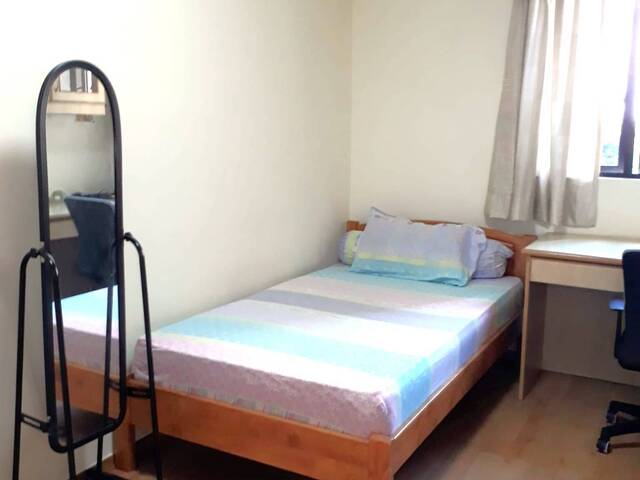 Common Room for rent at Blk 716 Clementi West Street 2. (Female Only) NO AGENT FEE