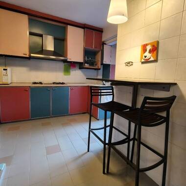 Female environment, Common room, 5mins walk to Houhamg MRT, Shops and more..