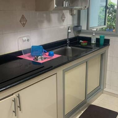 Newer flat, 3mins walk to Queenstown MRT, common room at blk52 Strathmore Avenue