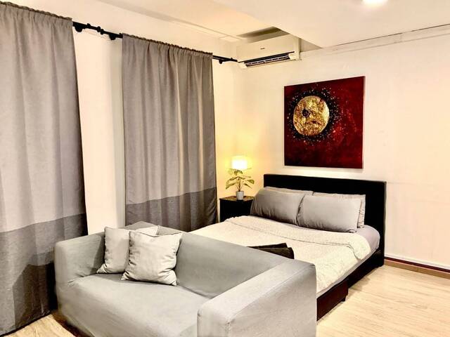 Prime CBD club street studio for rent