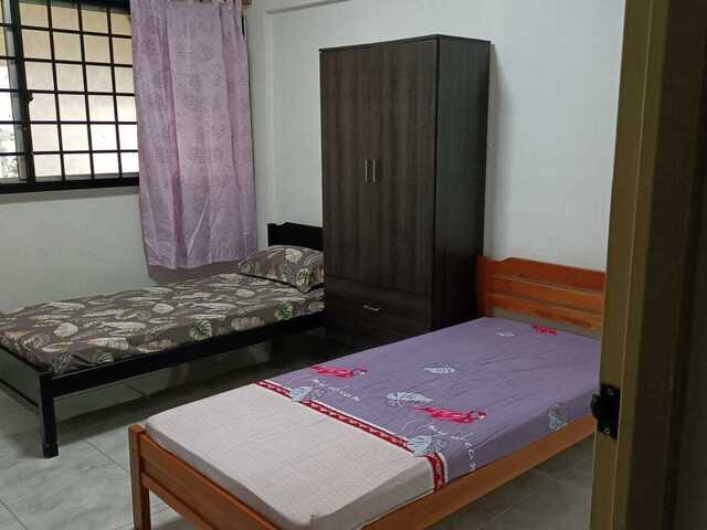 Common Room sharing @ Jurong East Ave 1 BLK 329! NO AGENT FEES!