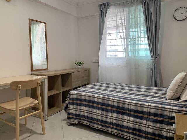 Common bedroom at next to Clementi Mrt for rent