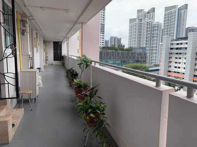 Common bedroom at next to Clementi Mrt for rent