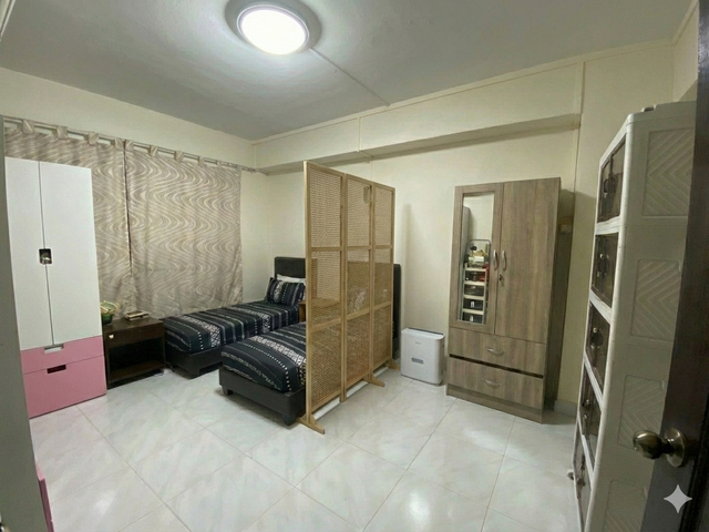 Looking for female roommate