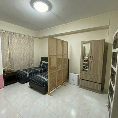 Looking for female roommate