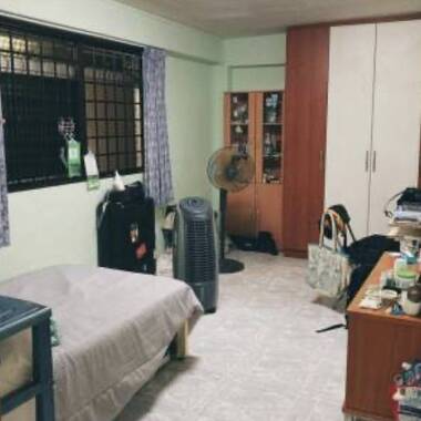 Common room at 22 dover crescent for rent! Wifi available!