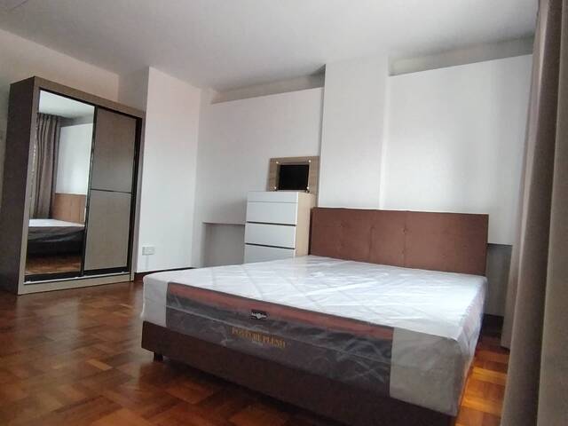 Newly renovated spacious eoom attached bathroom