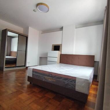 Newly renovated spacious eoom attached bathroom