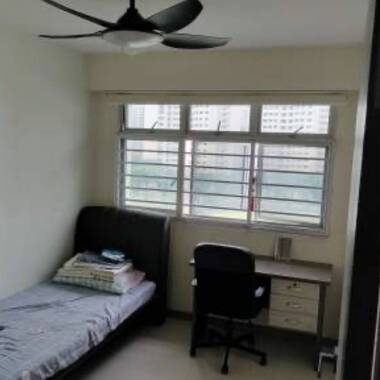 Common room at 435b Bukit Batok west avenue 5 for rent! Aircon wifi!