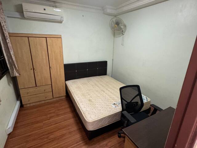 Common room for rent (available 1 march immediate occupancy)