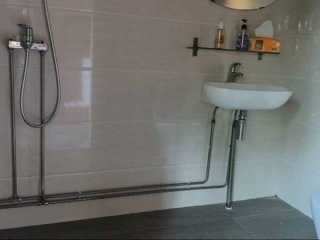 Female environment, Common room, 5mins walk to Houhamg MRT, Shops and more..