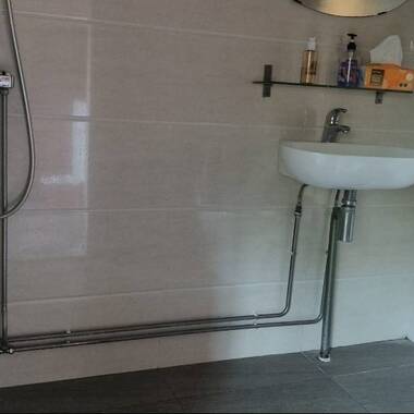 Female environment, Common room, 5mins walk to Houhamg MRT, Shops and more..