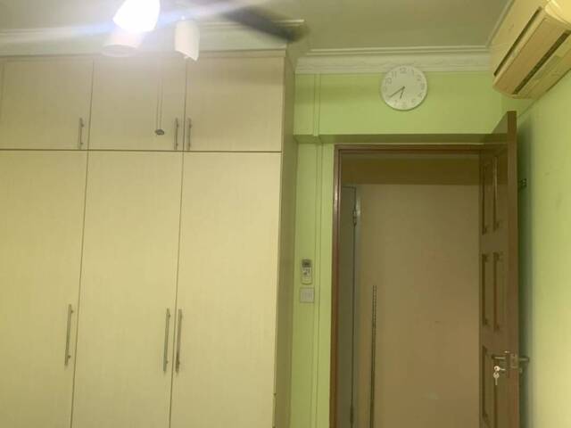 Newer flat, 3mins walk to Queenstown MRT, common room at blk52 Strathmore Avenue