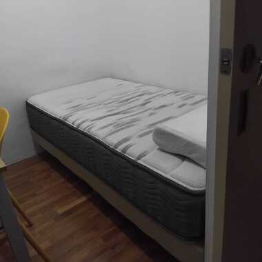 18 a small Air-con room without window for Male Tenants only , 3 mins walk to Braddell mrt stn
