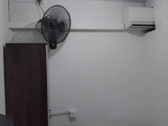 18 a small Air-con room without window for Male Tenants only , 3 mins walk to Braddell mrt stn