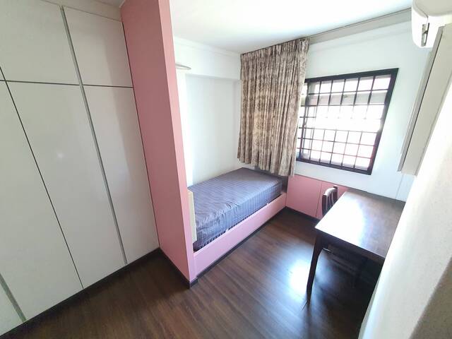 Common room, light cooking, near MRT, near Lot 1 Shopping Mall, new Aircon, new Mattress and more..