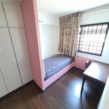 Common room, light cooking, near MRT, near Lot 1 Shopping Mall, new Aircon, new Mattress and more..