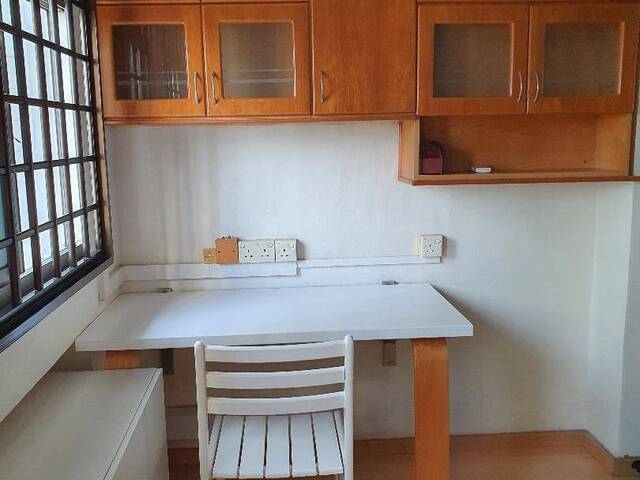 Hurry, Clean & Spacious Master Room. 2 mins walk to Tiong Bahru MRT