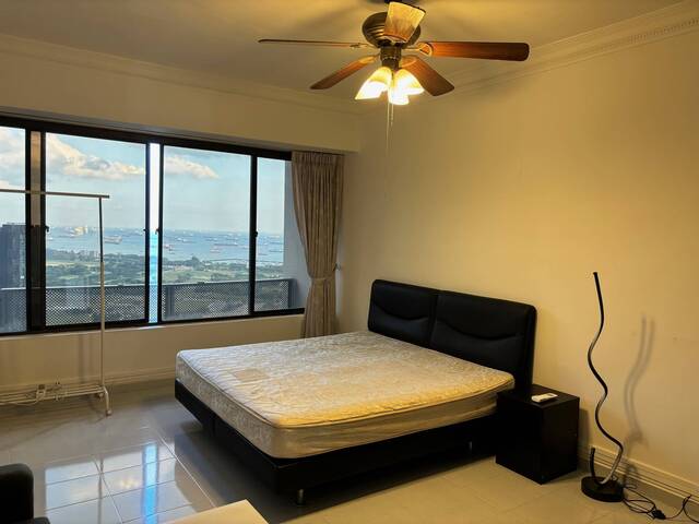 Spacious Common Room For Rent Available From Mid March 2026