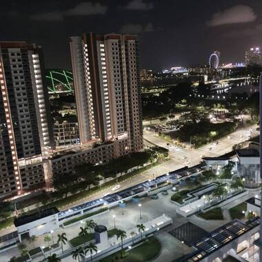 Beautiful View facing MBS, High floor Common room