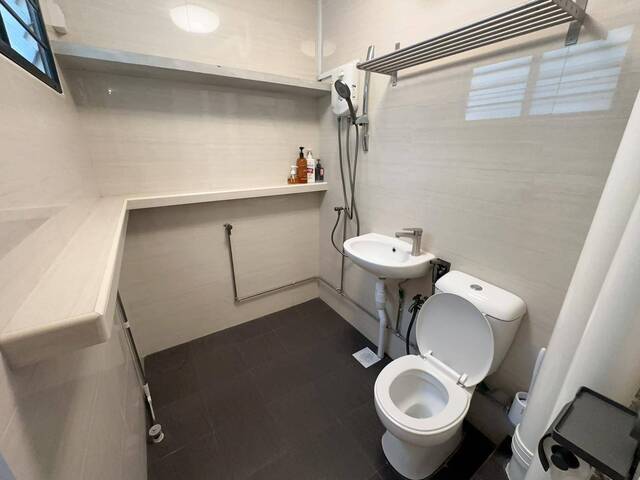 Master bedroom + private bathroom & small pantry @ $1600