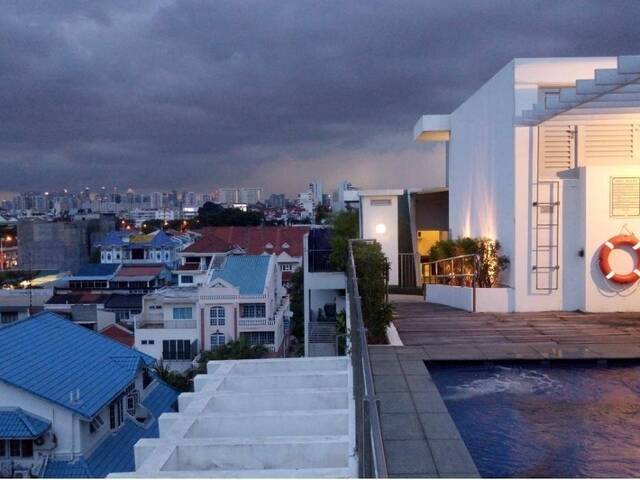 Sky Terrace with 2 bedrooms, rooftop pool and mini garden terrace near Kembangan MRT