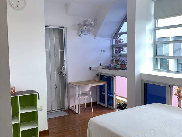 Sunny Terrace with 2 bedrooms w mini garden theme & rooftop pool near Kembangan MRT