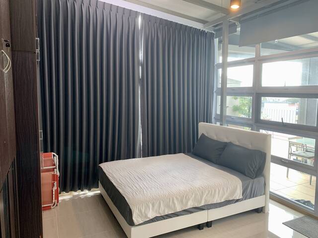 Sunny Terrace with 2 bedrooms w mini garden theme & rooftop pool near Kembangan MRT