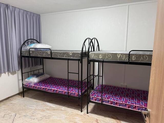 Female Shared Room @ Bukit Batok For Rent ( 4 Pax in the Room )