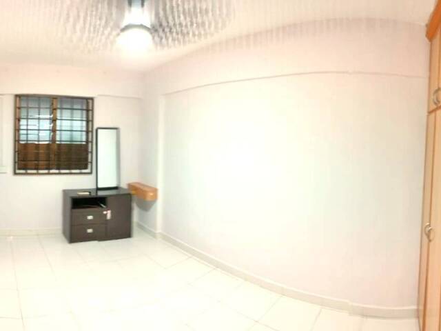 Common room for Rent at Blk 570 Ang Mo Kio Avenue 3. Near to Ang Mo Kio MRT! no agent fee