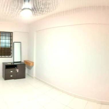 Common room for Rent at Blk 570 Ang Mo Kio Avenue 3. Near to Ang Mo Kio MRT! no agent fee