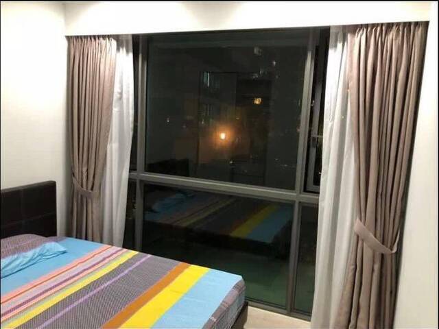 Dual Key Studio Unit @ The Topiary! NO AGENT FEE!