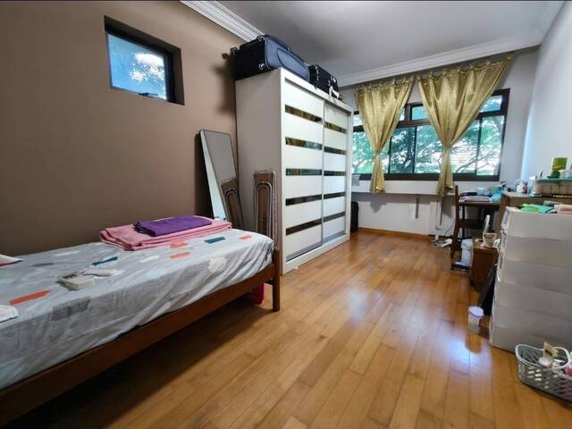 Female environment, Common room, 5mins walk to Hougang MRT, Shops and more..