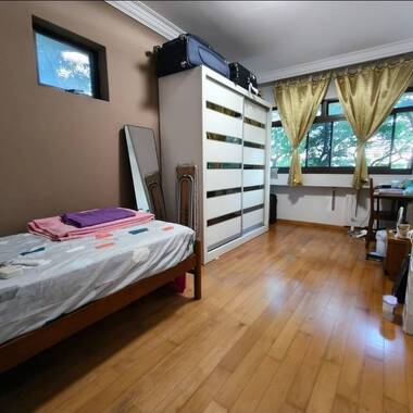 Female environment, Common room, 5mins walk to Hougang MRT, Shops and more..