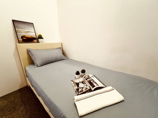 Chic Common Room @Astoria Park Condo For Rent (Doorstep To Kembangan MRT - EWL/Green Line)