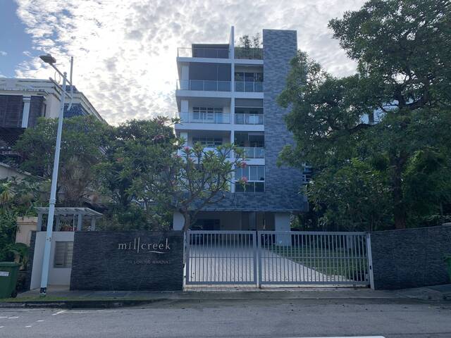 Sky Terrace 2 bedrooms w Rooftop pool, jacuzzi , garden, near Kembangan MRT EW green line